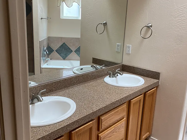 9905 Irbid Rd NE — Photo 11