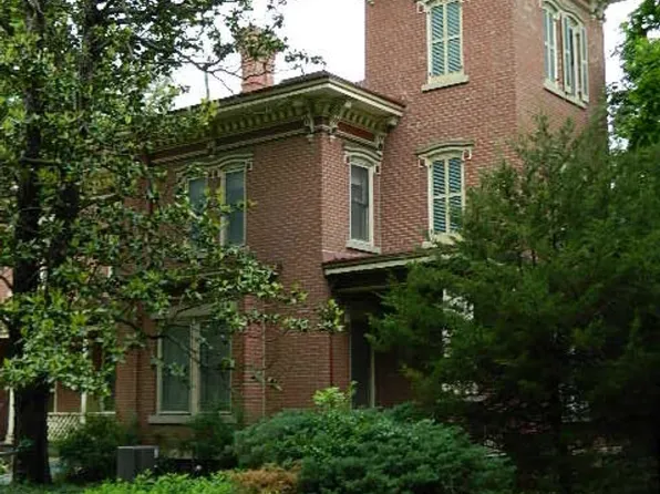 403 E 10th Ave, Winfield, KS 67156