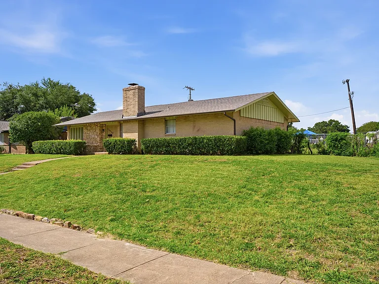14046 Rolling Hills Ln — Photo 2