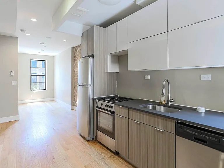 871 Hart St #2L — Photo 1