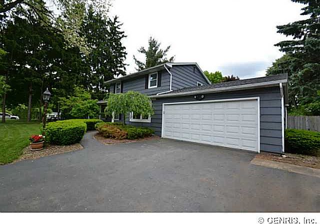 2nd image of 517 Ayrault Rd