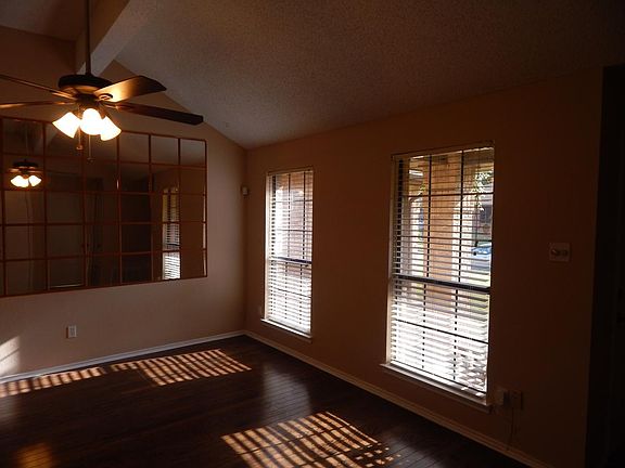 3rd image of 701 Lemons St