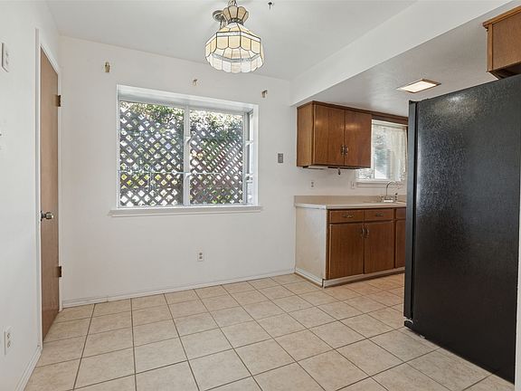 5th image of 1633 Hanging Cliff Dr