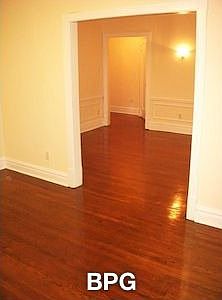 3rd image of 2820 N Cambridge Ave APT 28