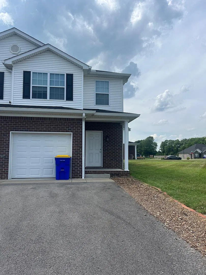 225 Moss View Street — Photo 1