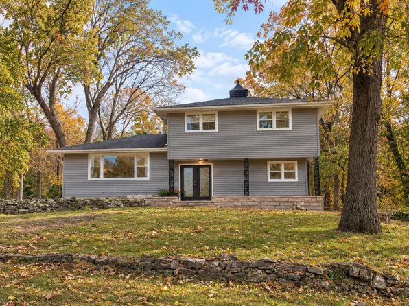 1401 Oakleaf Dr, Saint Anne, IL 60964