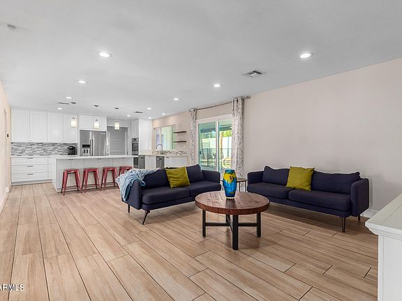 3rd image of 6712 E VOLTAIRE Avenue