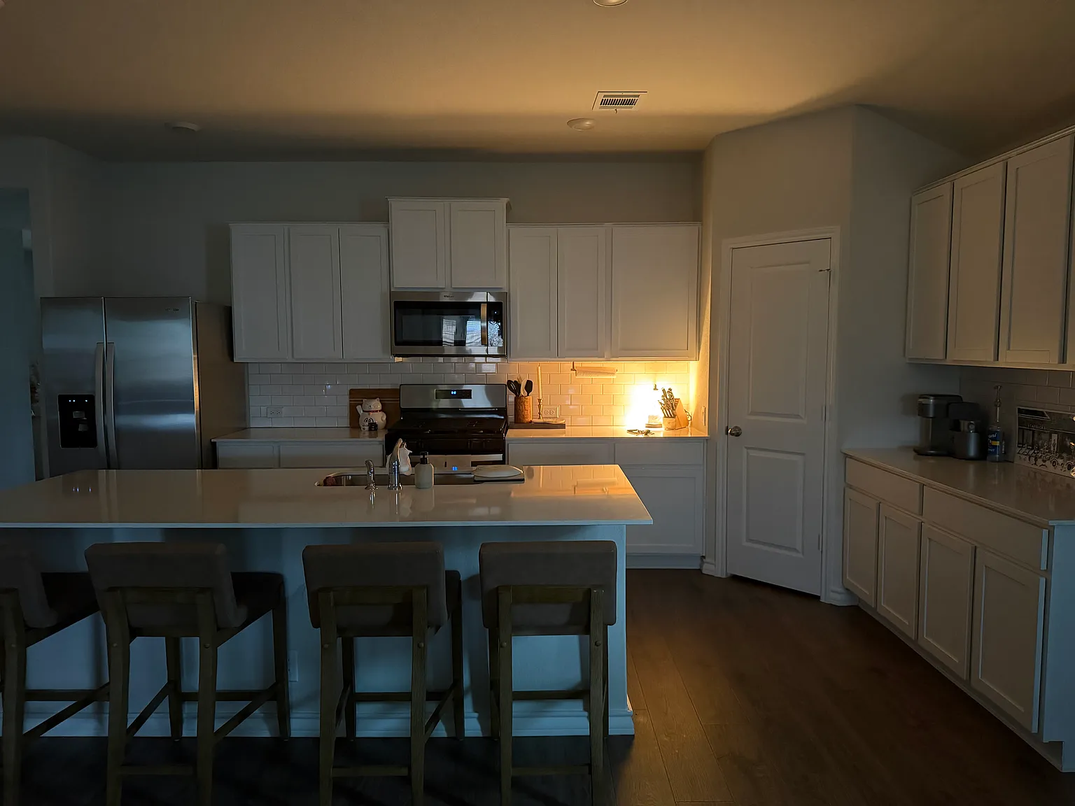 4 bed, 1703 sqft, $2,350 — Photo 2