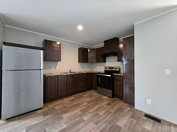 3rd image of 109 Dove Dr