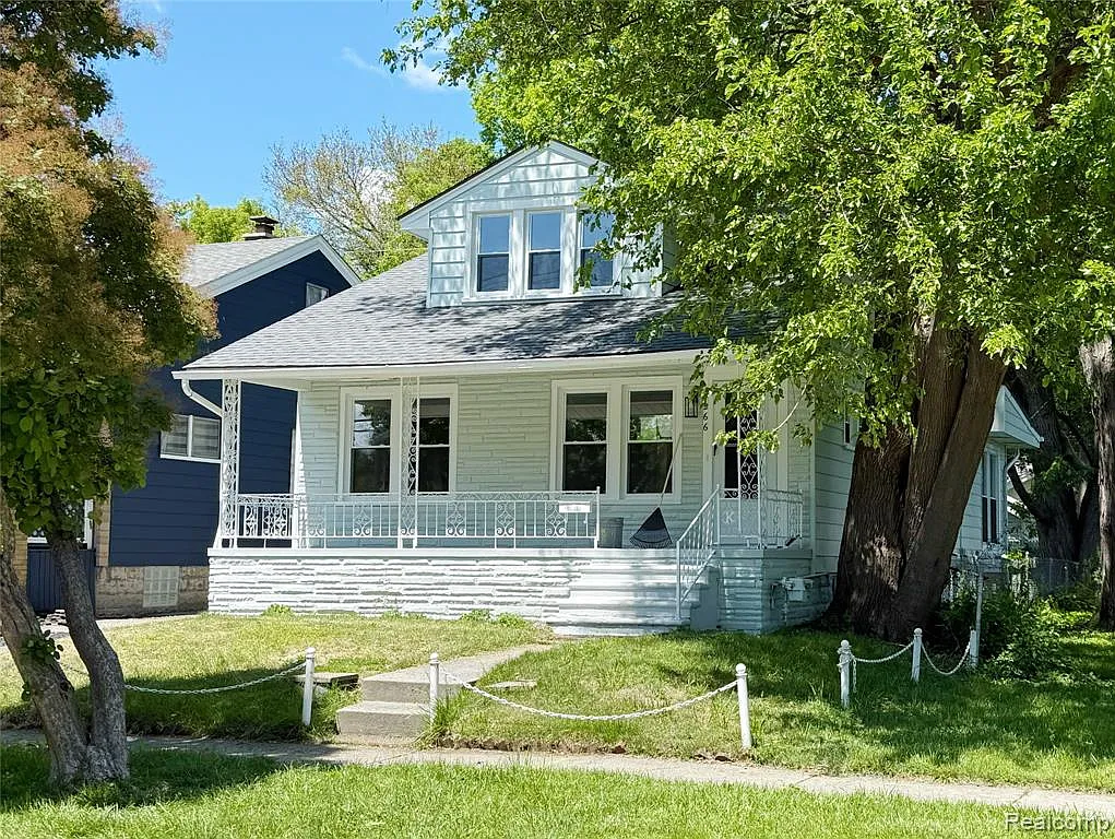 4 bed, 2.0 bath, 1240 sqft, $2,100 — Photo 2