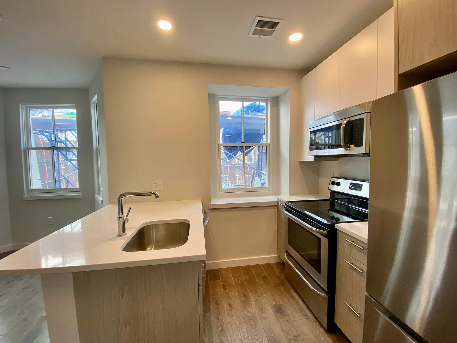 3 bed, $5,200 — Photo 3