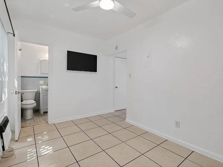 101 Blossom Ln #L — Photo 4