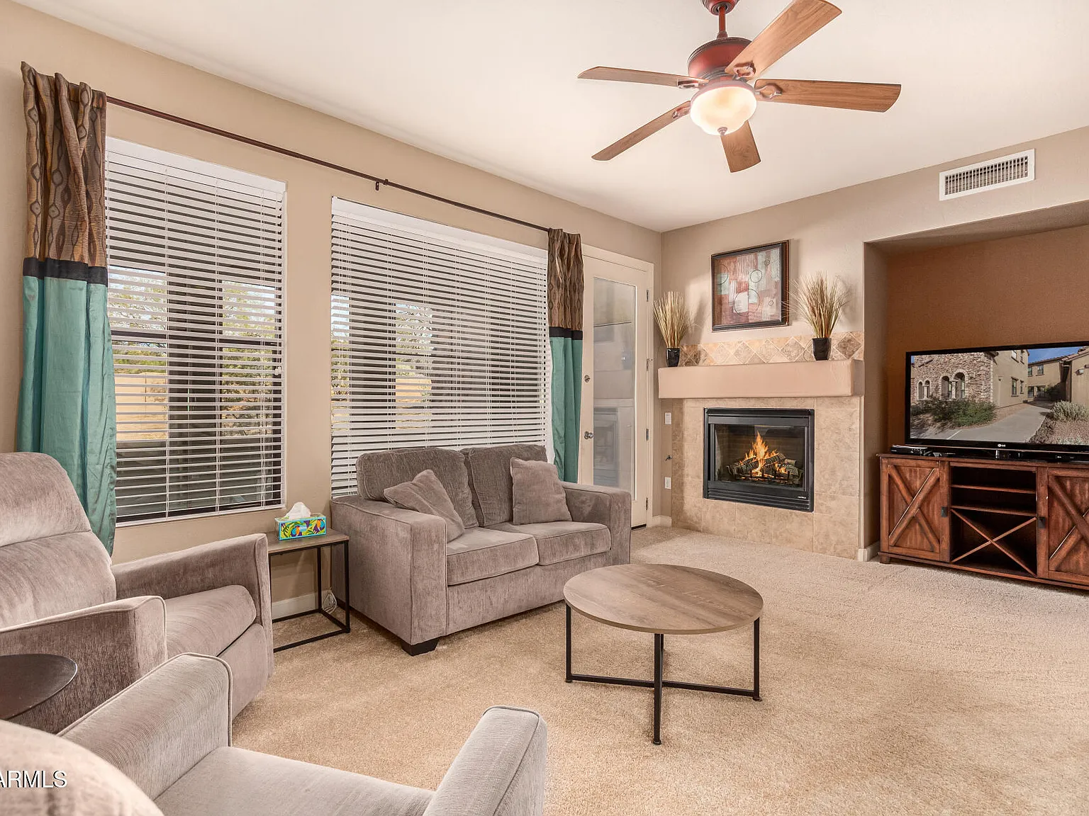 3 bed, 2.0 bath, 1715 sqft, $4,150 — Photo 4