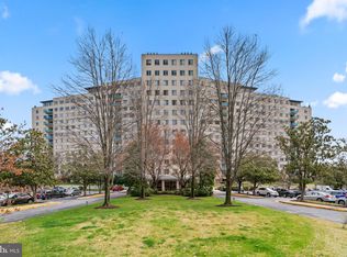 10201 Grosvenor Pl APT 305, Rockville, MD 20852