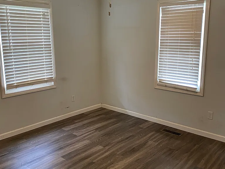 26 Center Cir — Photo 3