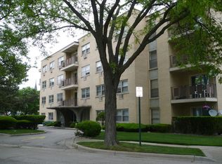7801 Niles Center Rd APT 101, Skokie, IL 60077