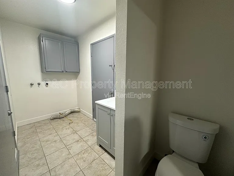 21490 Bear Valley Rd #B — Photo 5