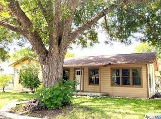 1026 N San Marcos St, Seguin, TX 78155