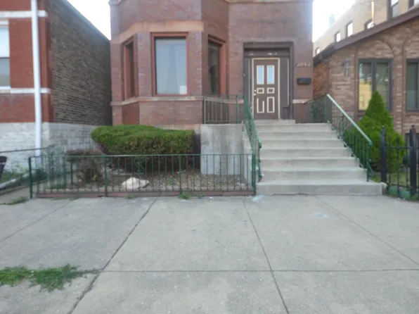 2942 S Emerald Ave, Chicago, IL 60616
