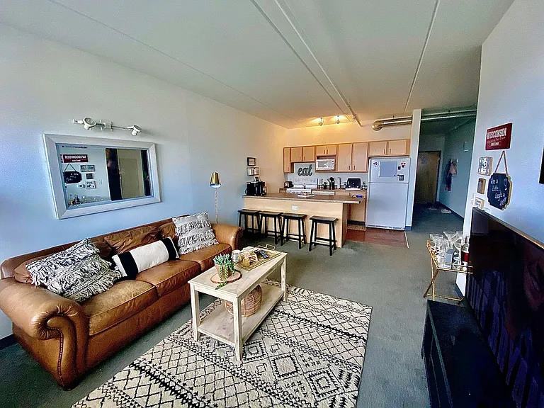 Humbucker Apartments — Photo 16