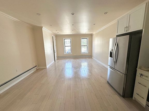 3rd image of 342 Montauk Ave #1