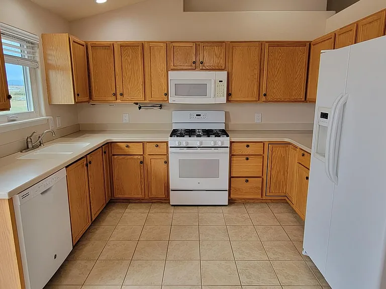 1427 N Challenger Dr — Photo 5
