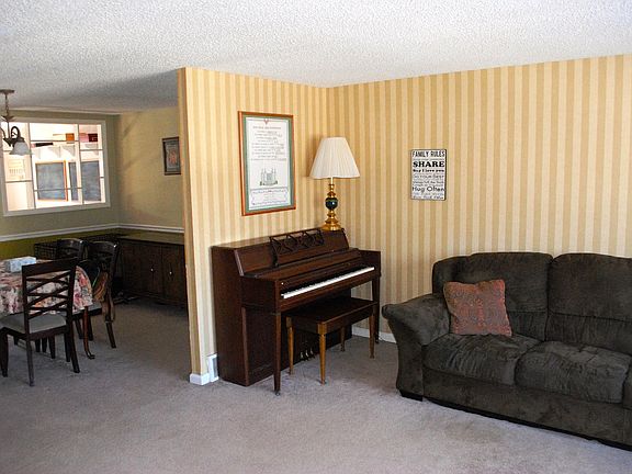 5th image of 12045 Templeton Dr