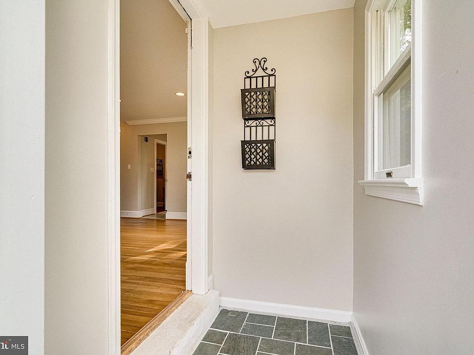 1st image of 3024 Westlawn Pl