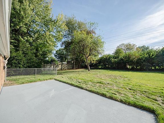 4th image of 456 Willowhurst Dr