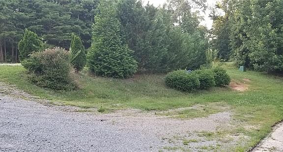 5th image of 164 Dorothy Ln