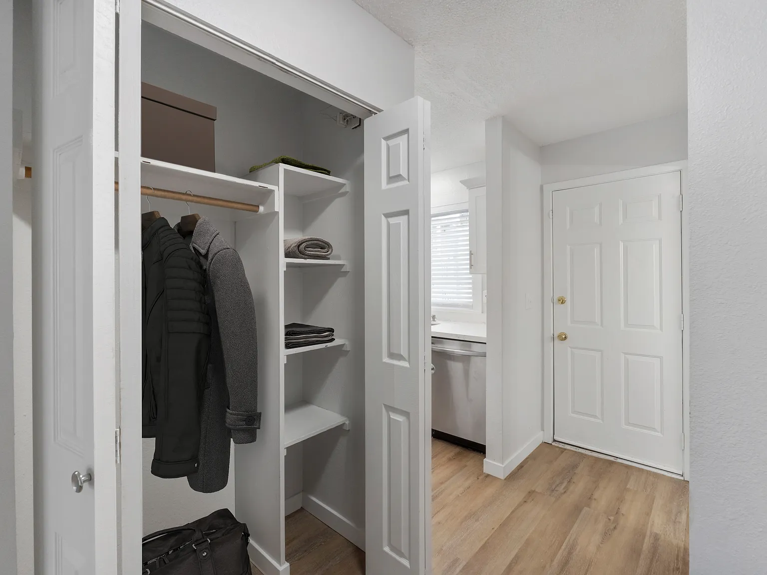 Columbia Crest Townhomes — Photo 4
