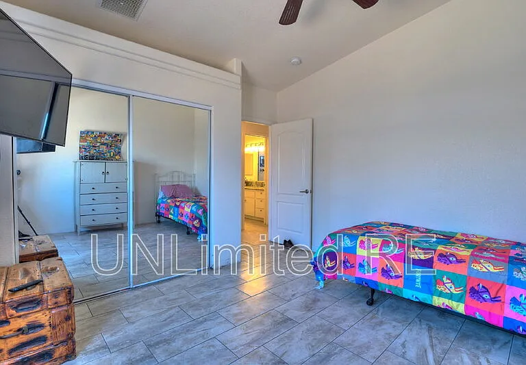 304 Acoma Blvd S — Photo 46