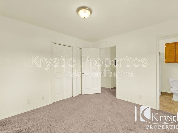 4th image of 136 Frisbie St