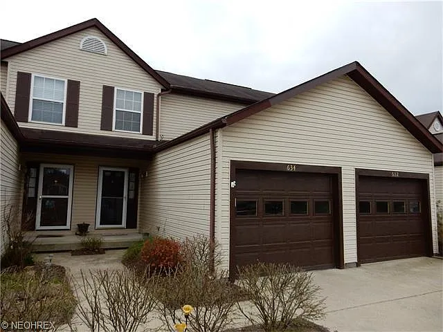 634 Topaz Ln photo 1