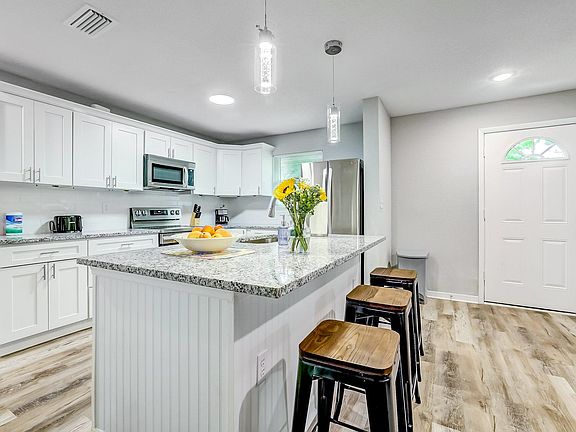 New kitchen w/island seating