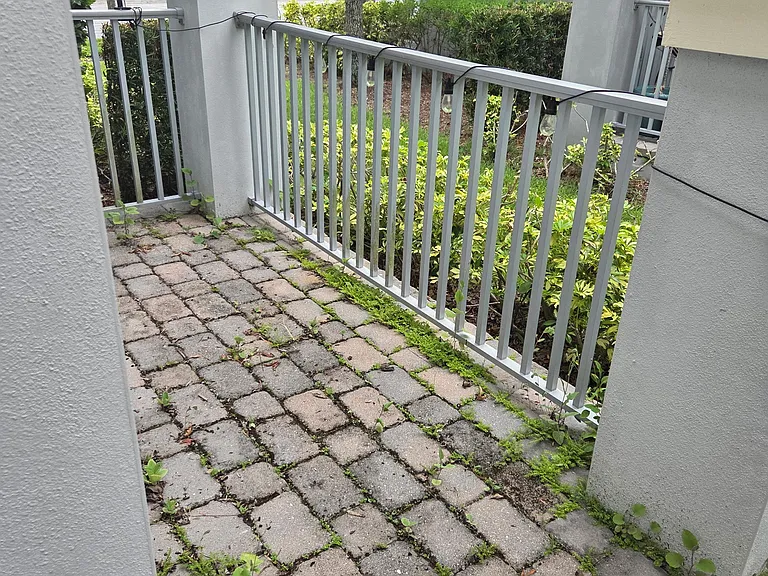 Laureate Blvd — Photo 21