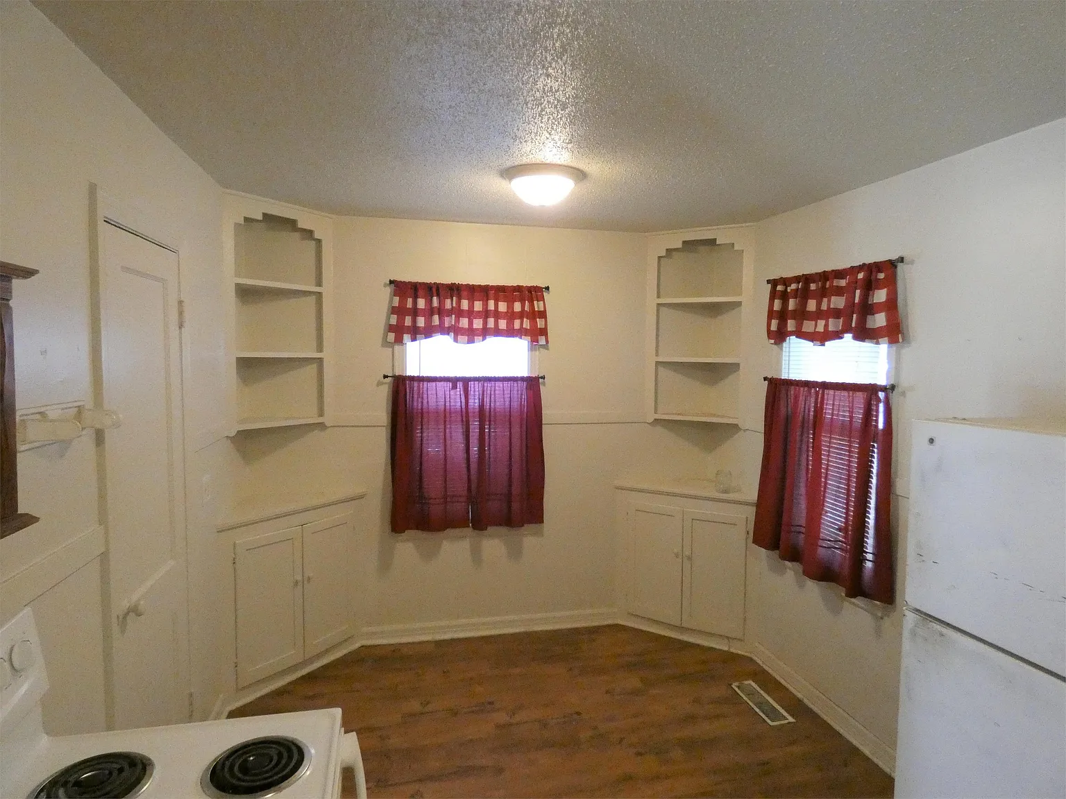 207 W Fairchild Dr - 1 — Photo 2
