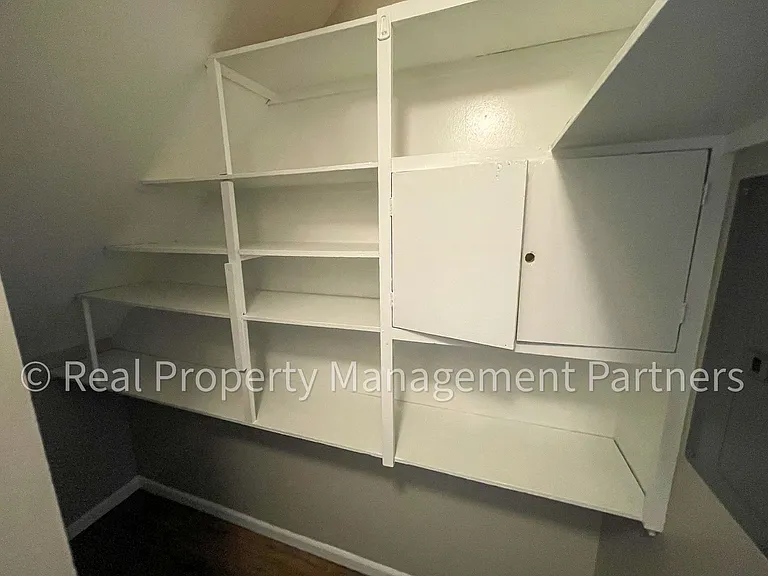 3920 Camelot Dr SE — Photo 20