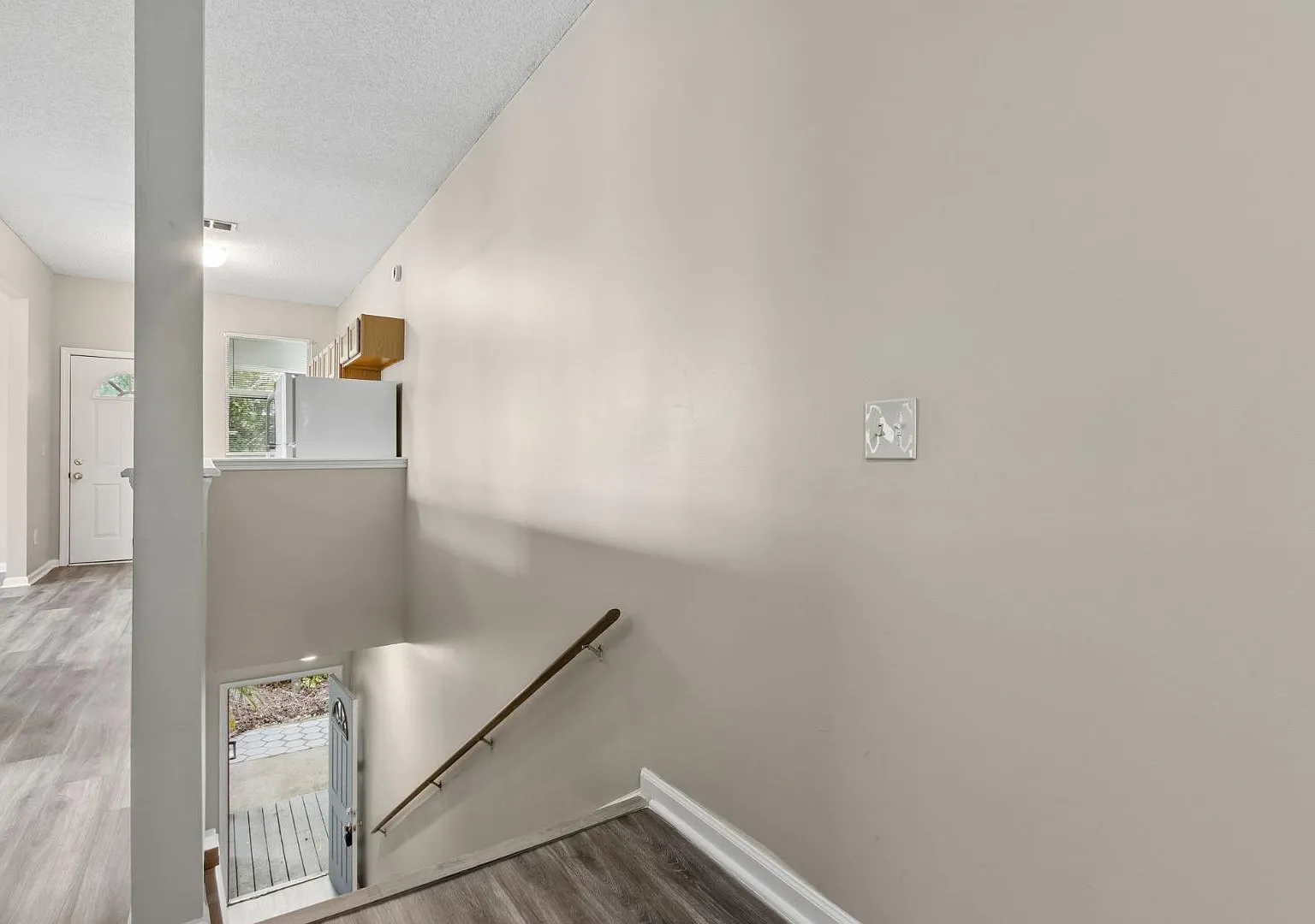 2749 Vernon Terrace — Photo 3