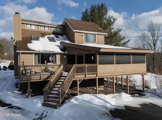 10 Crestwood Ct, Lake Ariel, PA 18436