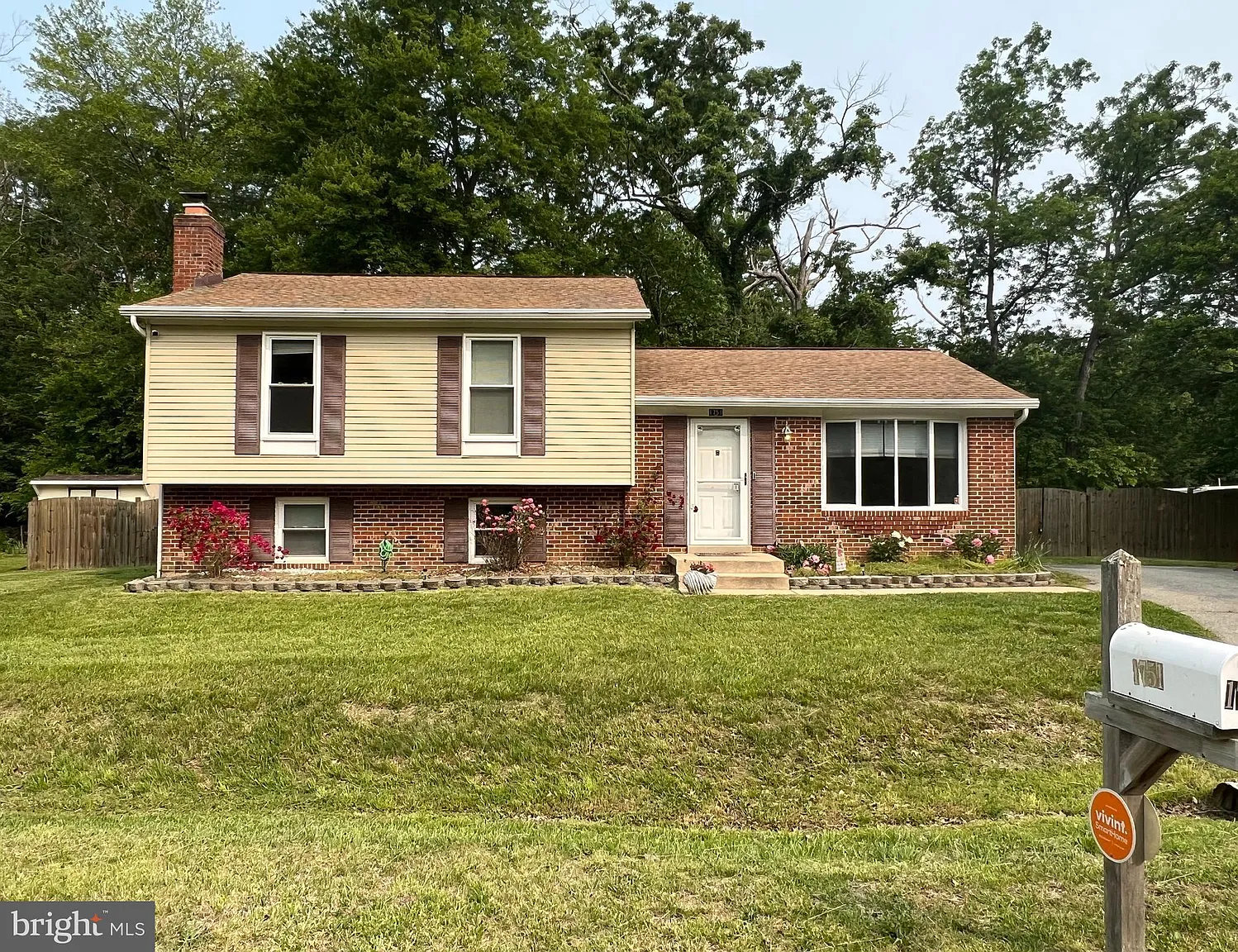 1751 Red Oak Ln photo 1