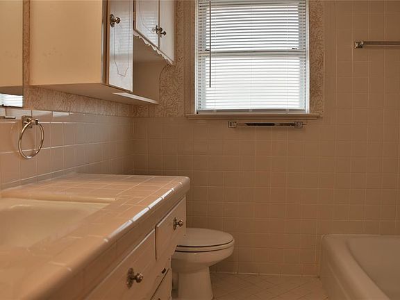 4th image of 11034 Joymeadow Dr