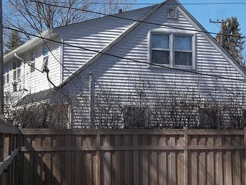 2nd image of 2307 Wentworth Ave