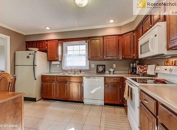 2nd image of 15112 Dearborn St