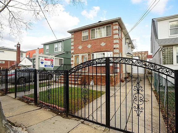 2nd image of 10915 124th St