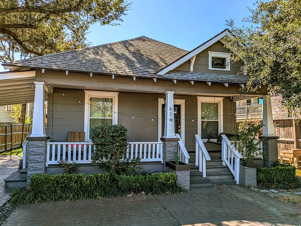 Gated private driveway and front porch