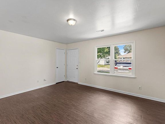 4th image of 805 E Highland Ave