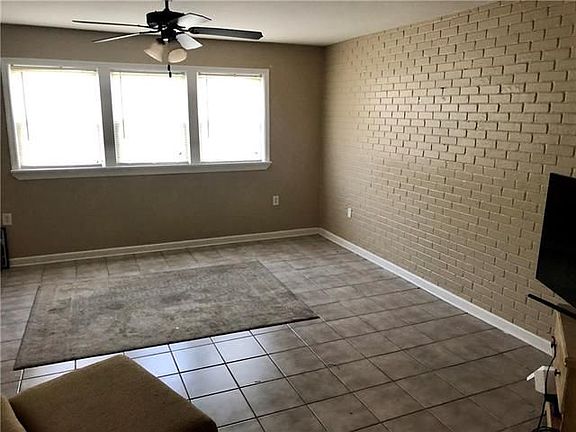 4th image of 111 Bragg St