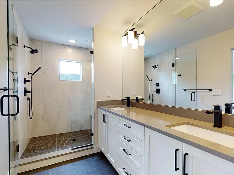 2352 Irving St — Photo 20