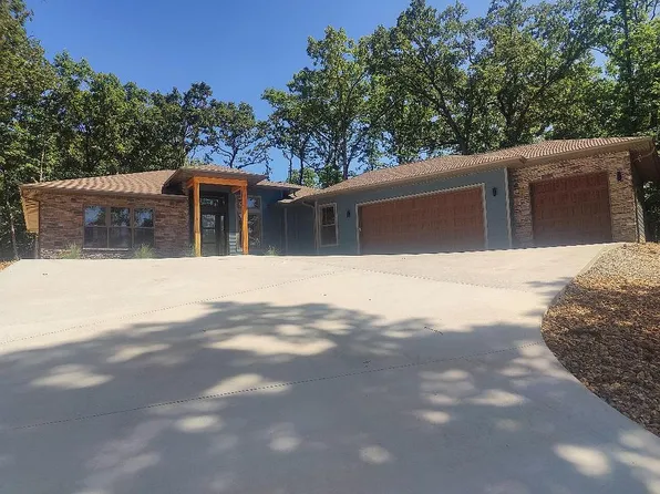 1026 Muirfield Dr, Sunrise Beach, MO 65079